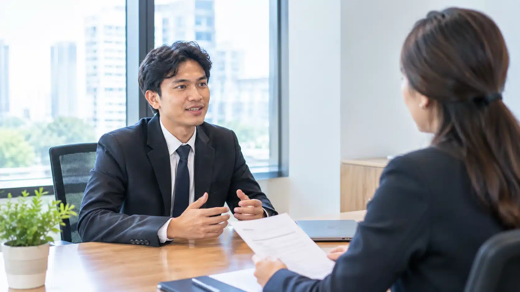 Fresh graduate menjawab pertanyaan gaji yang diharapkan saat interview